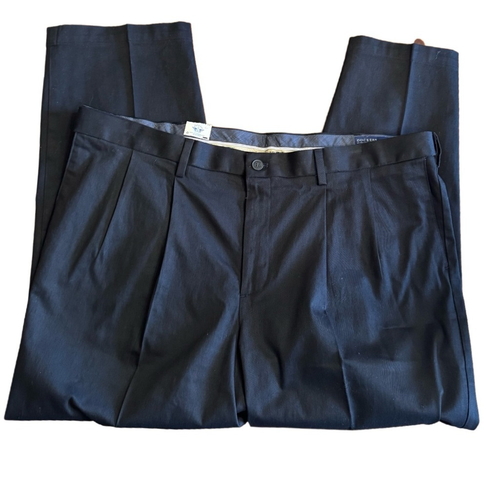 Dockers Classic Fit Signature Khaki Pleated Pants 44x30 Lux Cotton Stretch NEW